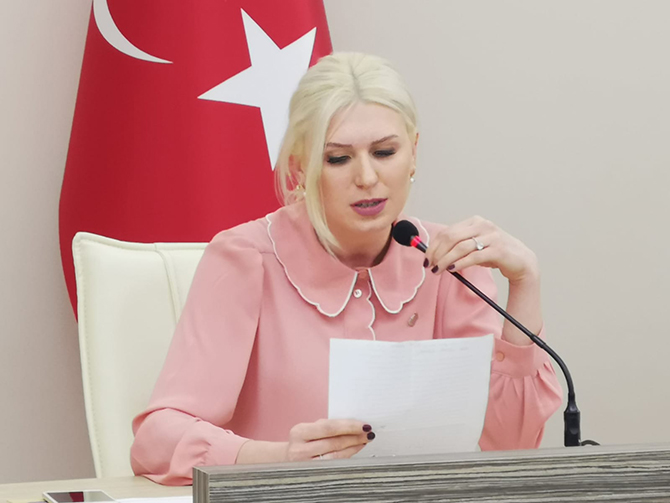 sansasyon-meclise-tasindi-chp-alkisladi-ak-parti-salonu-terk-etti3.jpeg