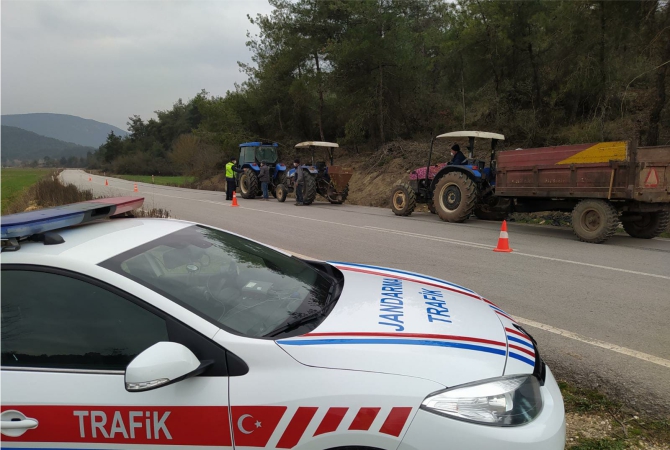 jandarmadan-traktor-denetimi2.jpg