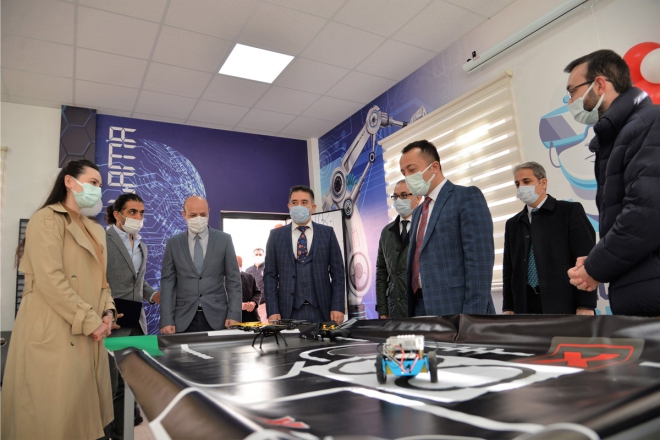 elginkan-vakfindan-bilecik-egitimine-destek1.jpg
