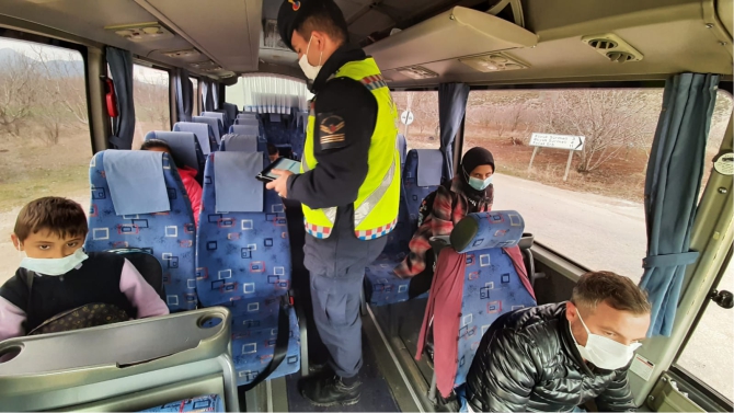 jandarmadan-okul-servislerine-denetim2.jpg