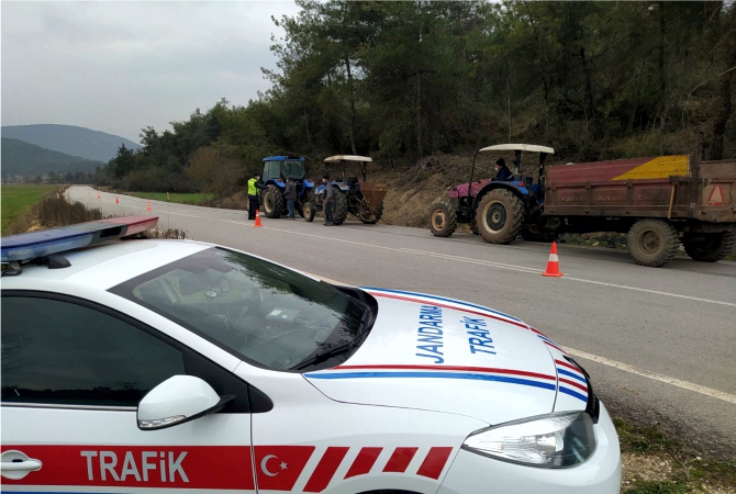 traktor-denetimlerine-tepki1.jpg