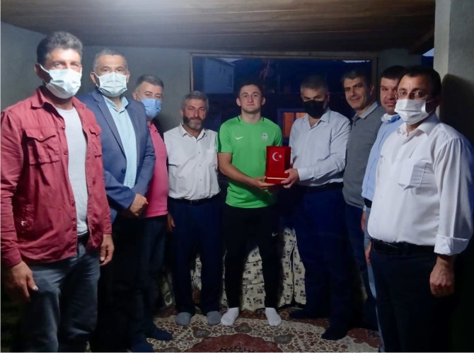 yazicinin-basarasi-takdir-topladi3.jpg