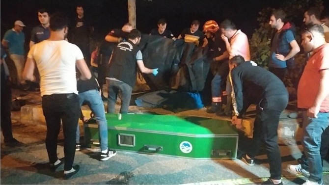 yeni-aldigi-otomobili-sonu-oldu3.jpg