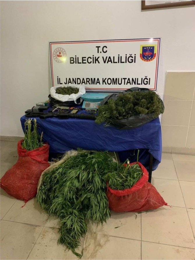 yuklu-miktarda-esrar-yakalandi1.jpg