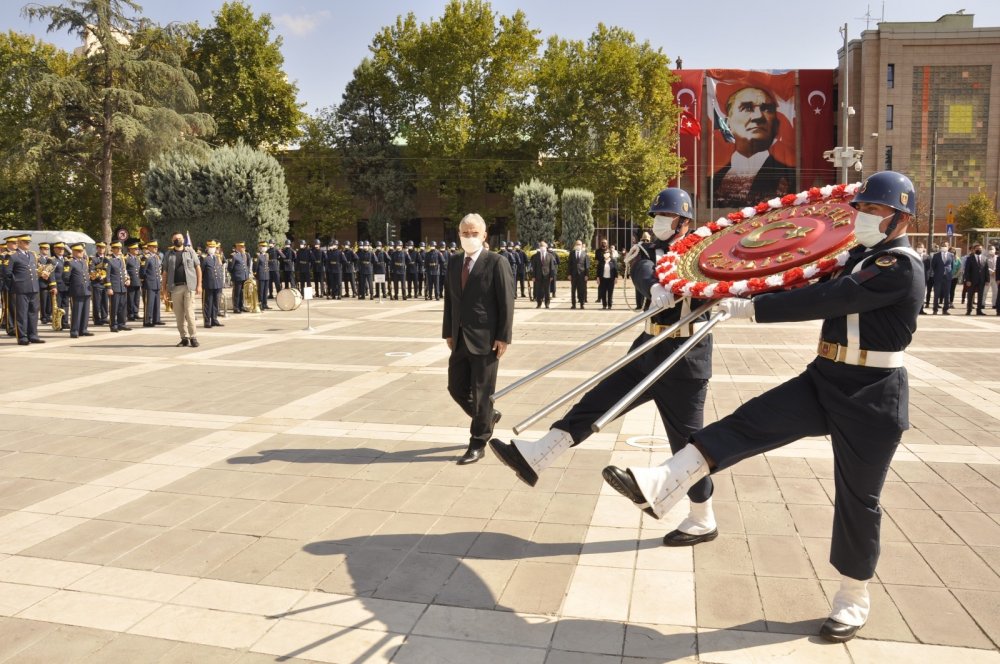 Eskişehir’in Kurtuluşu, valilik meydanındaki törenle kutlandı