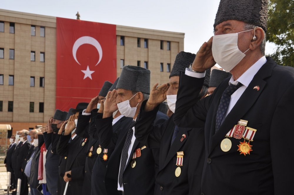 Eskişehir’in Kurtuluşu, valilik meydanındaki törenle kutlandı
