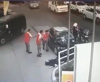 Polisten kaçan 2 kişi genç kadına çarptı!