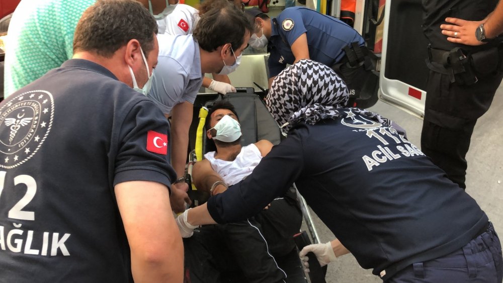 Polisten kaçan 2 kişi genç kadına çarptı!