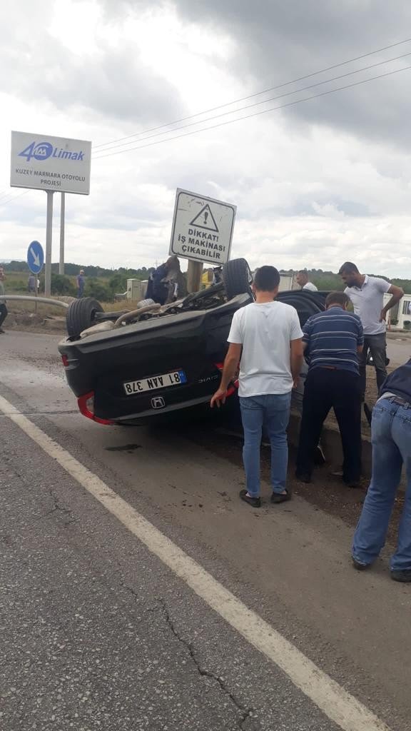 Sinyalizasyon direğine çarparak takla attı