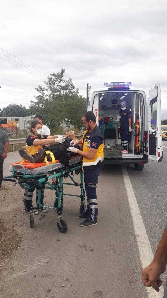 Sinyalizasyon direğine çarparak takla attı