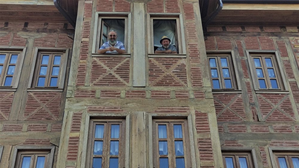 Bu köye gelen misafirler milyonluk konakta ücretsiz kalıyor