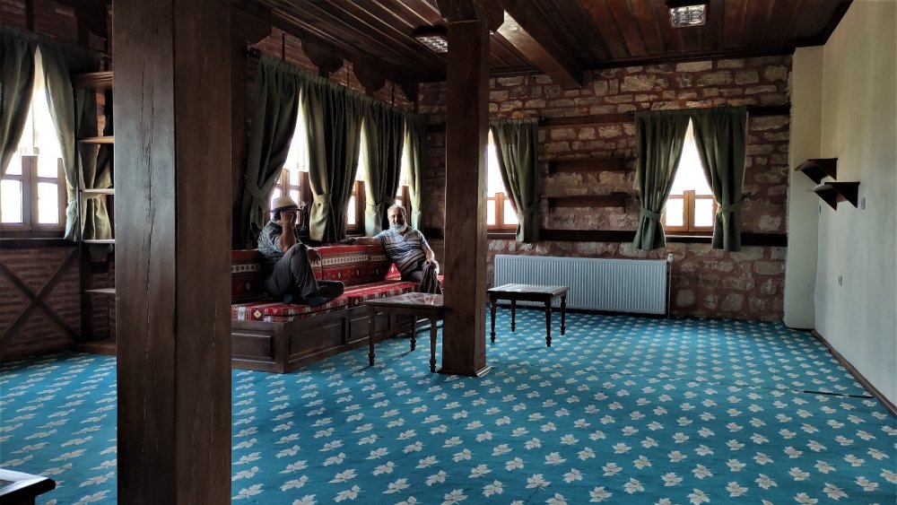 Bu köye gelen misafirler milyonluk konakta ücretsiz kalıyor