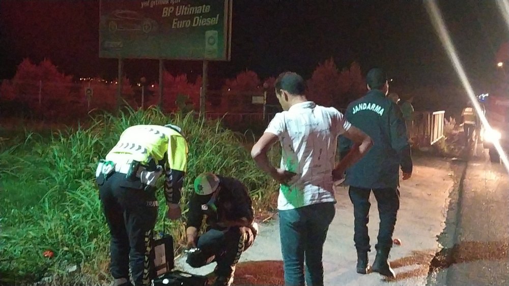 Domates yüklü kamyon tıra çarptı!