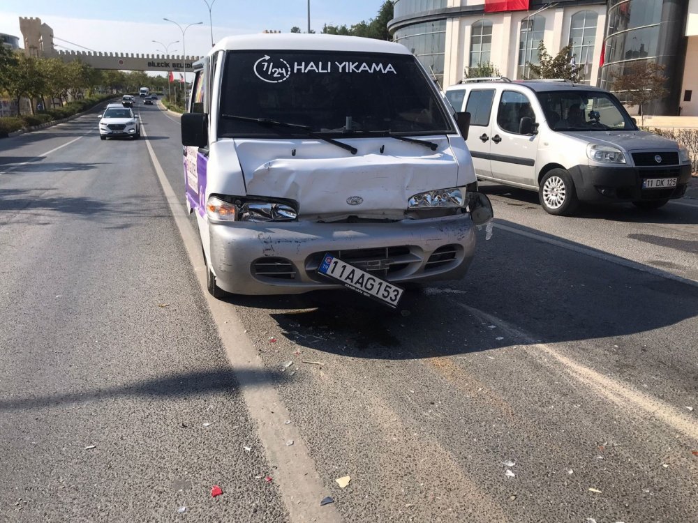 Kongre merkezi önünde kaza