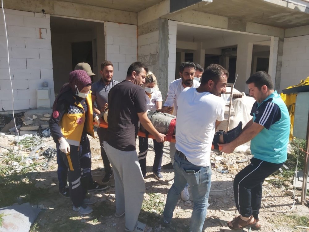 İnşaattan düşen işçi yaralandı