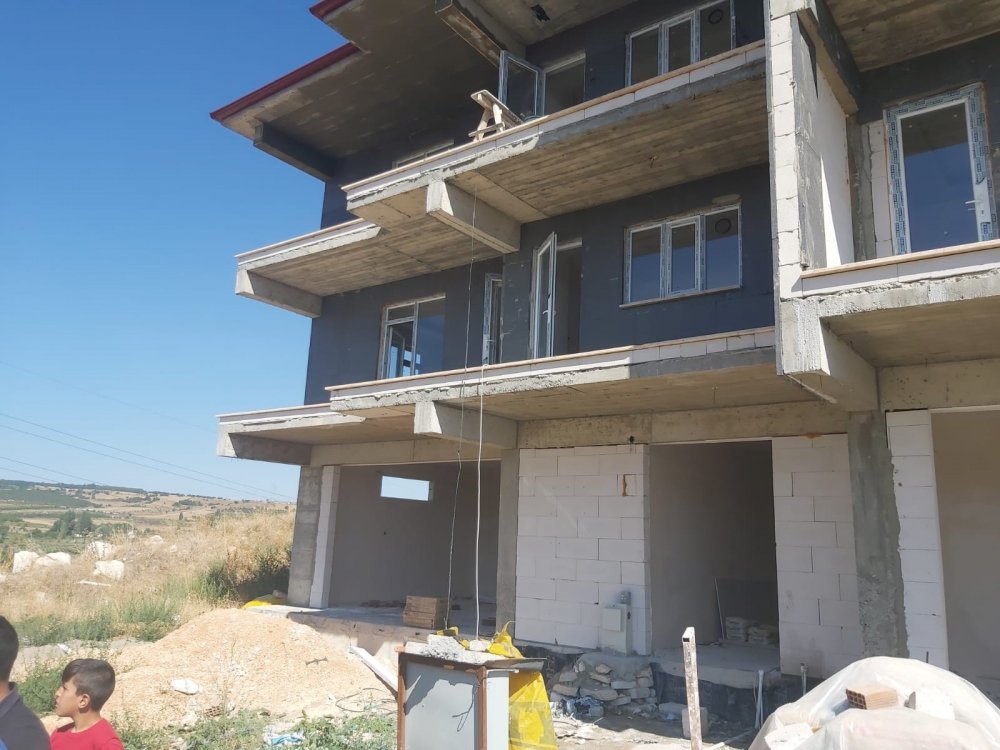 İnşaattan düşen işçi yaralandı