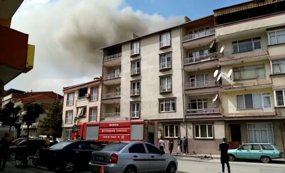 Salça yaparken apartmanda yangın çıktı