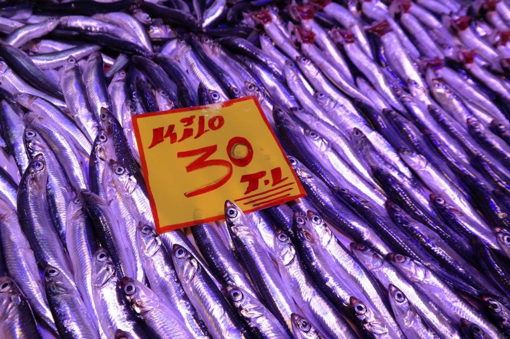 Balık tezgâhları havaların soğumasını bekliyor