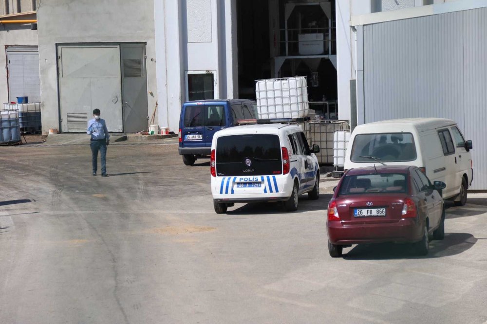 Patron ile onu kurtarmaya çalışan işçi asit kuyusuna düştü