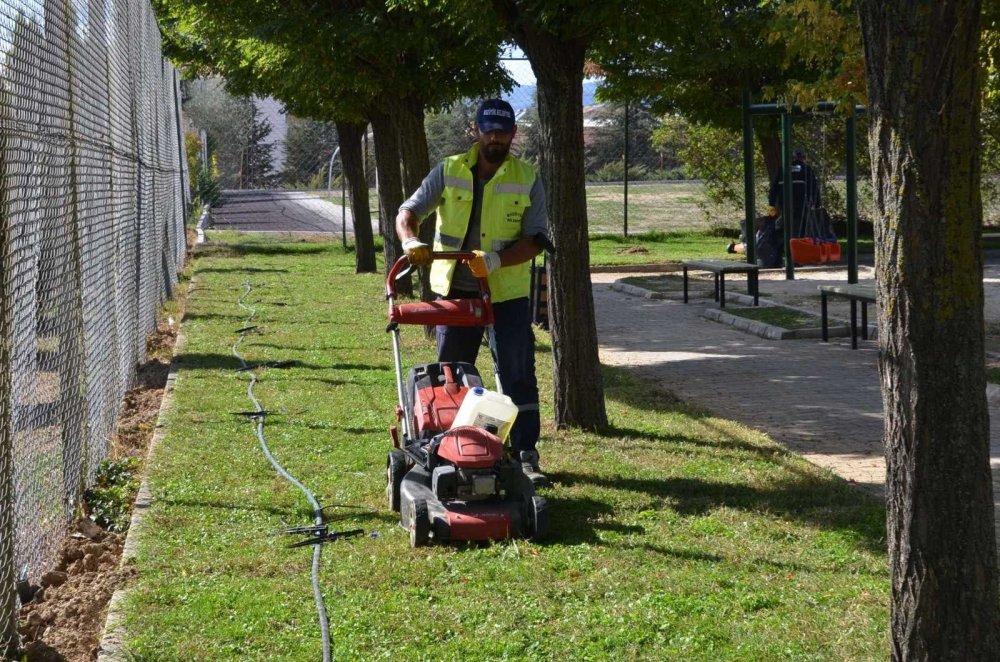 Bozüyük'te Temizlik ve Park Bakımları aralıksız devam ediyor!