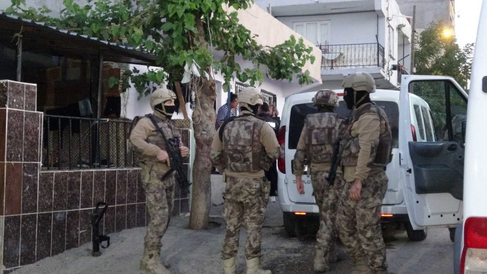 Silah tacirlerine şafak operasyonu