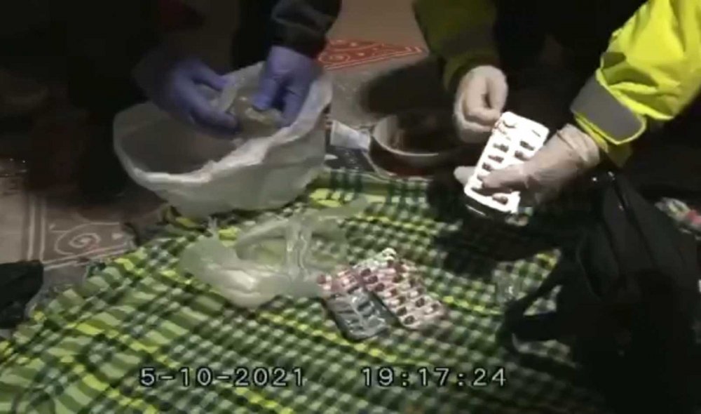Bursa’da 120 polisle uyuşturucu operasyonu saniye saniye kamerada