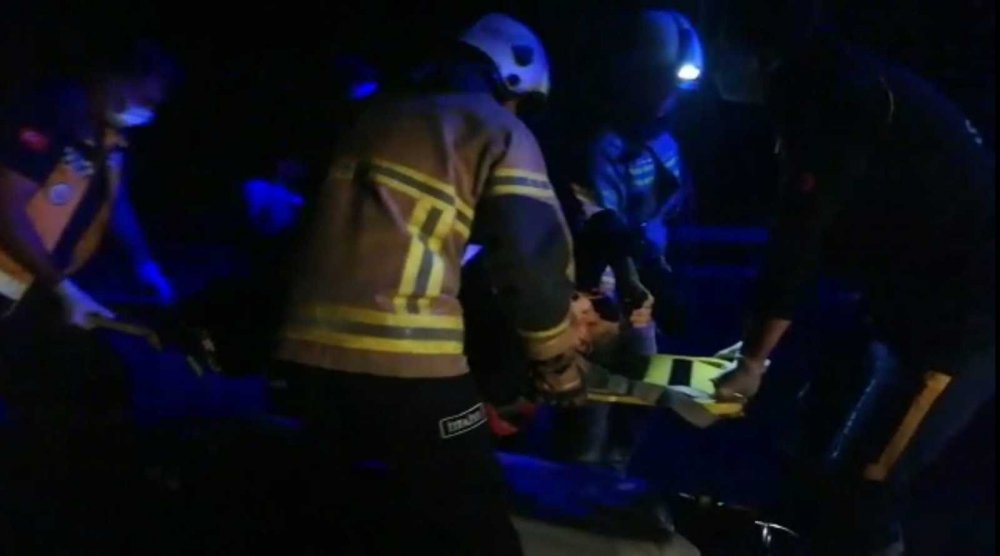 Hafif ticari araç şarampole yuvalandı: 1 ölü, 2 yaralı