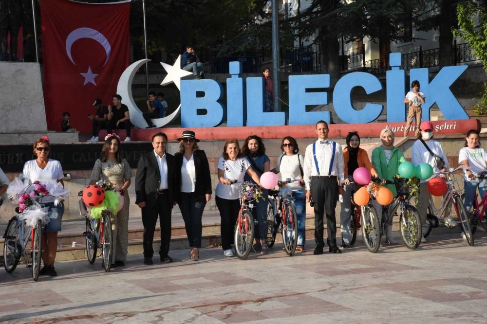 (ÖZEL) Bilecik’te ’Süslü Kadınlar Bisiklet Turu’ renkli görüntülere sahne oldu