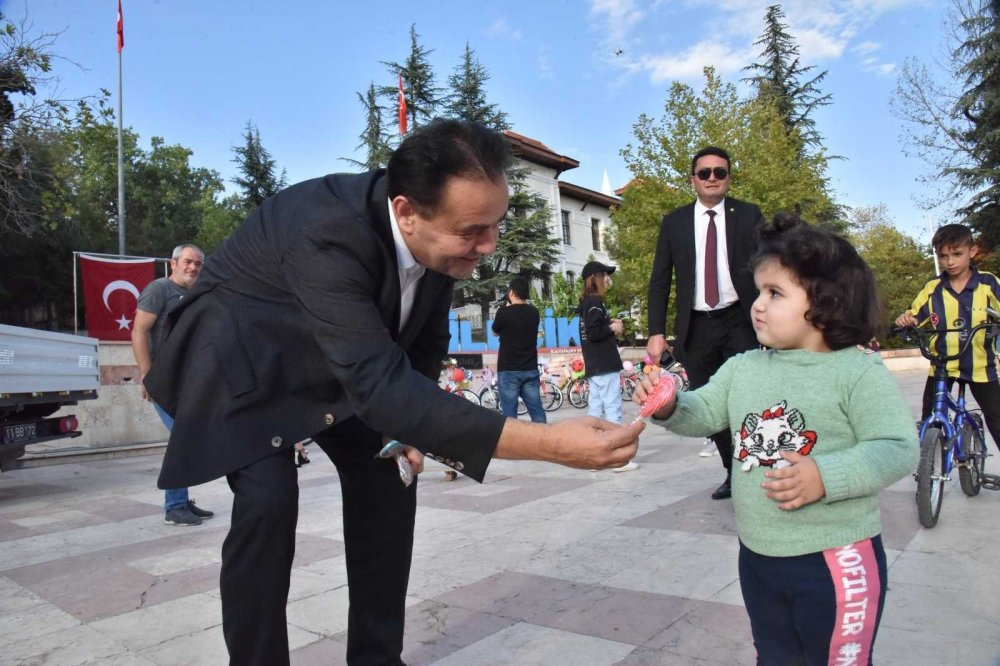 (ÖZEL) Bilecik’te ’Süslü Kadınlar Bisiklet Turu’ renkli görüntülere sahne oldu
