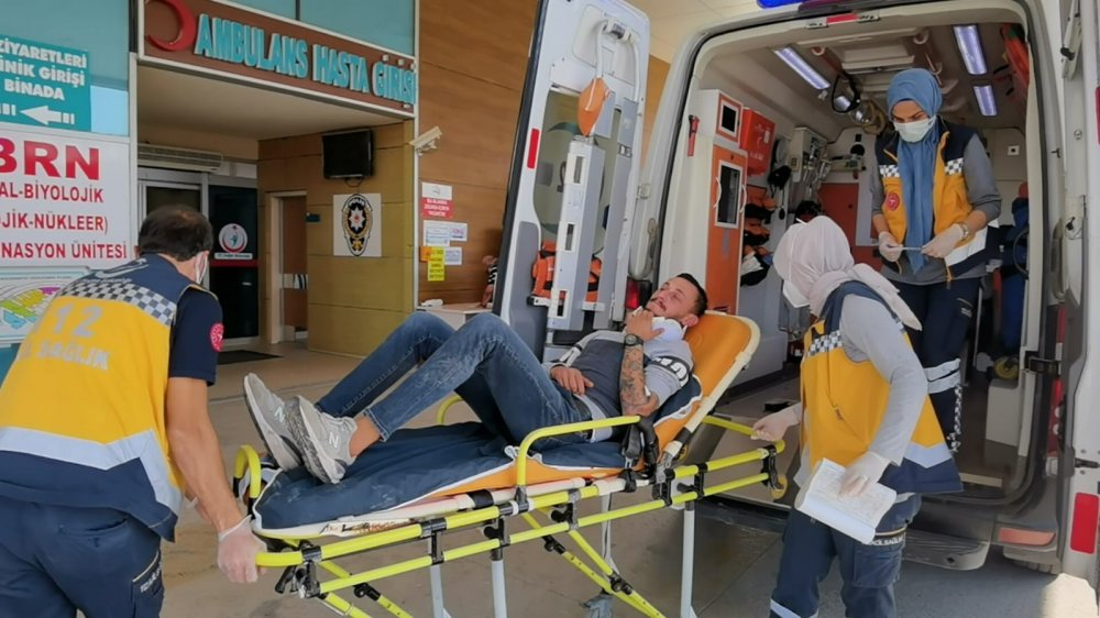 Kontrolden çıkan kamyonet bahçeye daldı