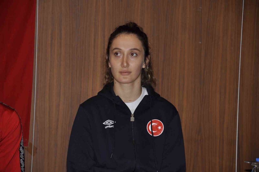 Kadın Millî Hentbol Takımı İsveç maçı için Eskişehir’de