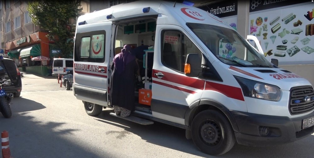 Bilecik’te 2 otomobil çarpışması sonucu 2 kişi yaralandı