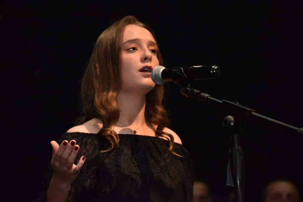 Bozüyüklü genç sanatçılar TRT Türkü Radyosuna konuk oldu