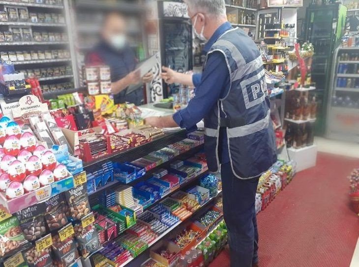 Okul çevrelerinde yapılan asayiş uygulamasında 2 kişi gözaltına alındı