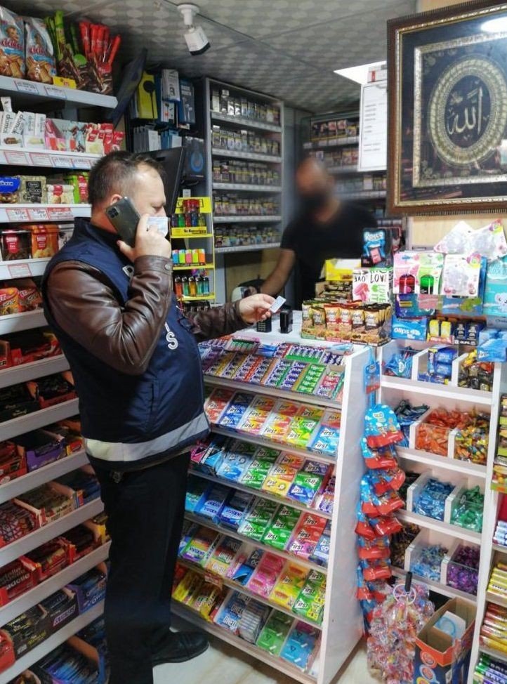 Okul çevrelerinde yapılan asayiş uygulamasında 2 kişi gözaltına alındı