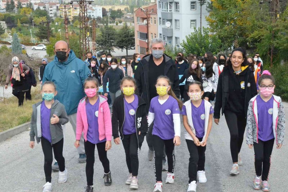 Amatör Spor Haftası’nda Bozüyük Kent Ormanı’na yürüdüler