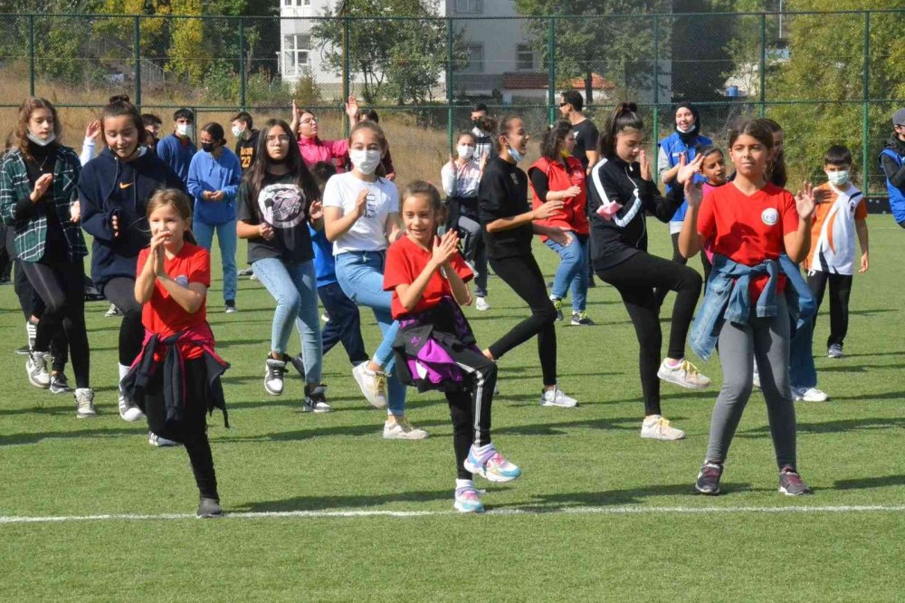 Amatör Spor Haftası’nda Bozüyük Kent Ormanı’na yürüdüler