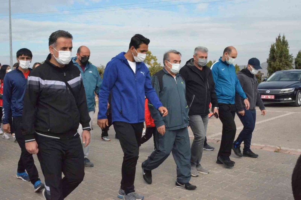 Amatör Spor Haftası’nda Bozüyük Kent Ormanı’na yürüdüler