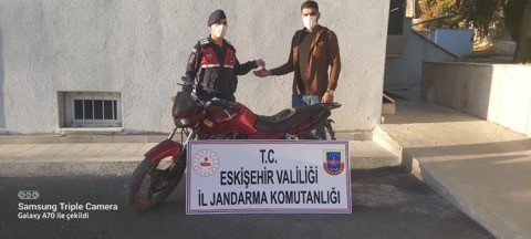Otomobille gelip motosiklet çaldılar, JASAT’tan kaçamadılar