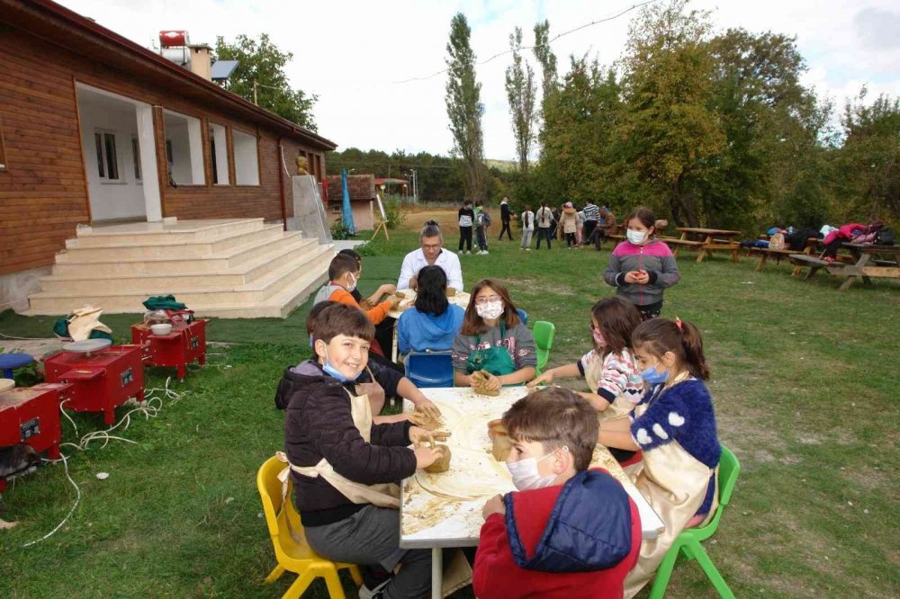 Çocuklar çömlek yaptı, okçuluk ve dart sporu ile tanıştı