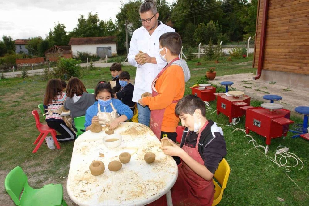 Çocuklar çömlek yaptı, okçuluk ve dart sporu ile tanıştı