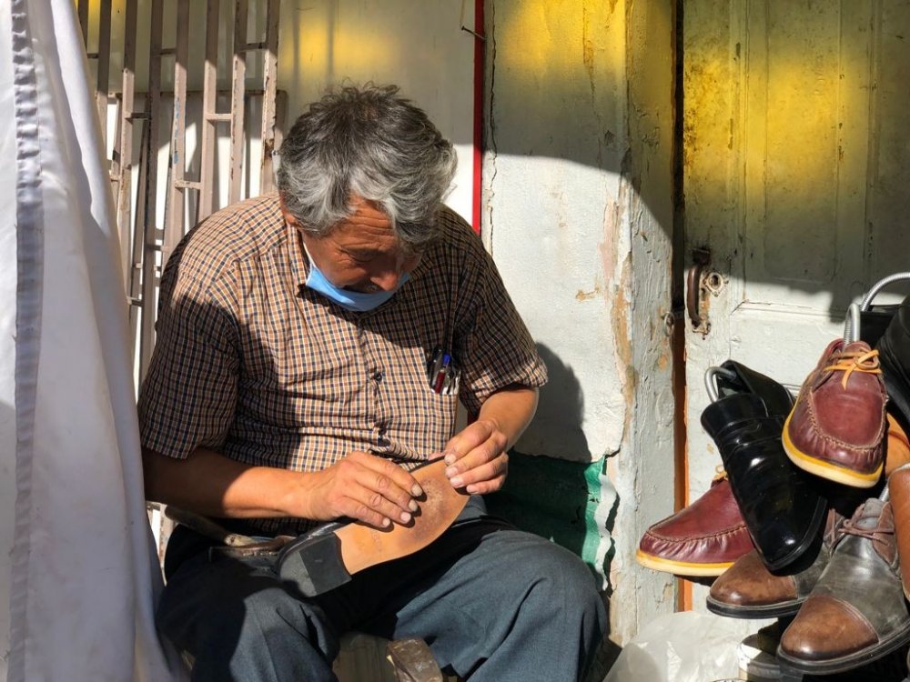 İkinci el ayakkabı satışı ile süren örnek hayat mücadelesi