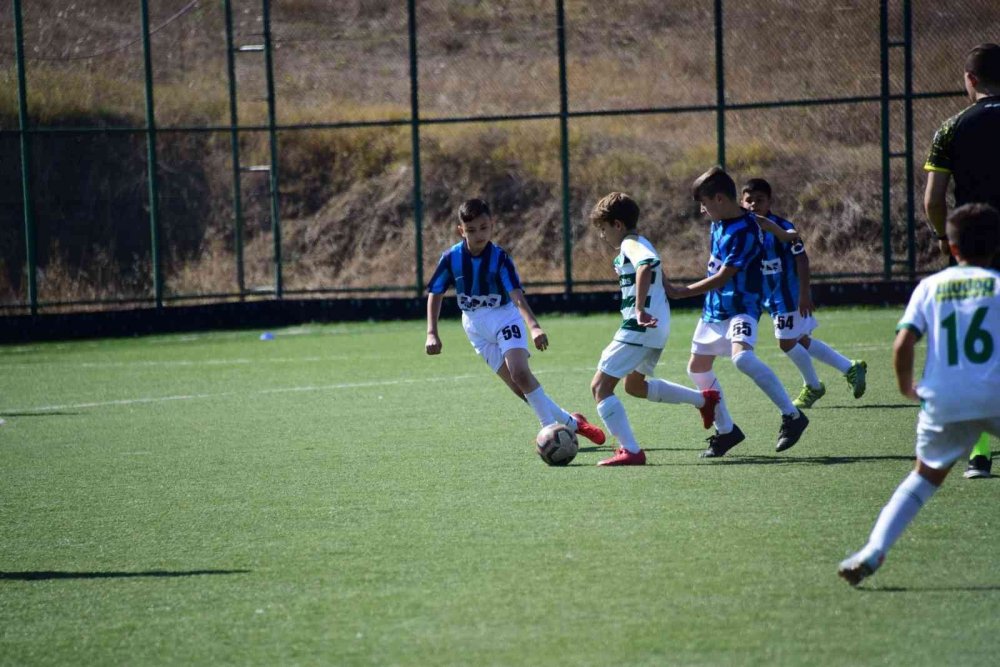 Metristepe 100. Yıl Minikler Futbol Turnuvası sona erdi