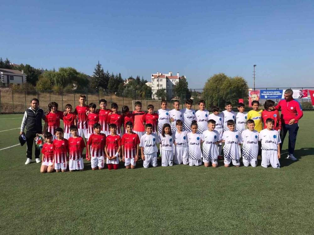 Metristepe 100. Yıl Minikler Futbol Turnuvası sona erdi