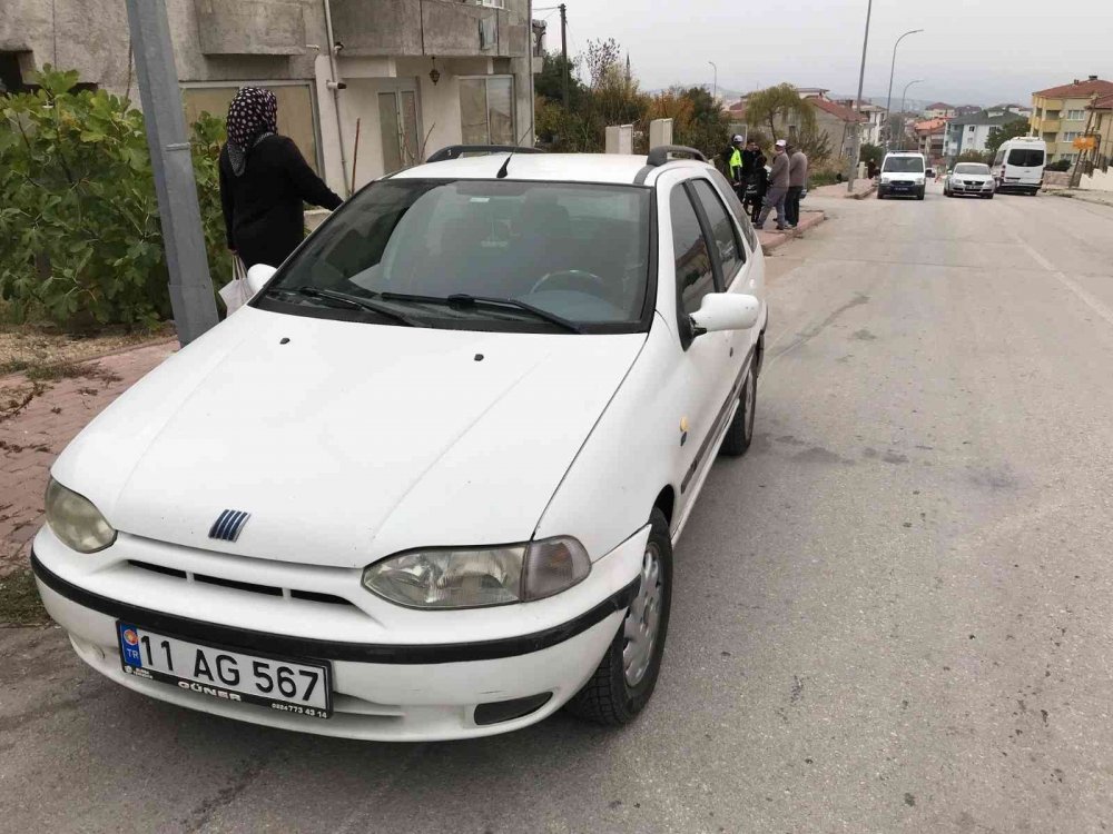 Okul servisinden inip yola fırlayan öğrenciye otomobil çarptı