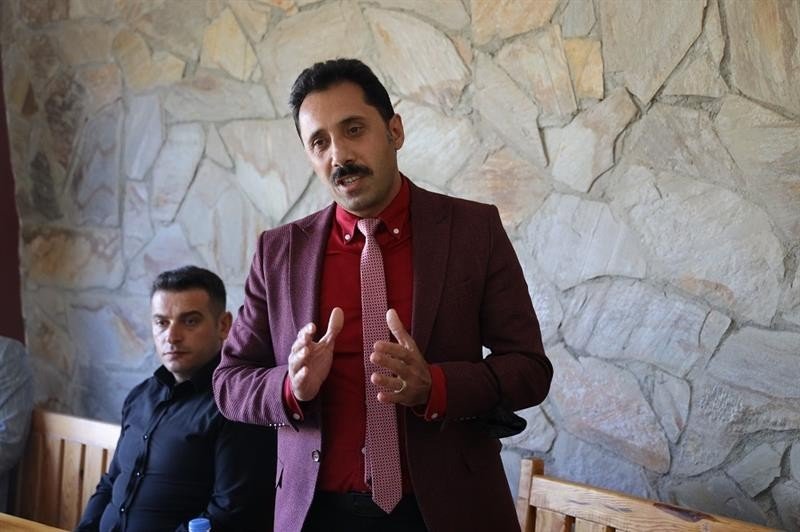 Tayini çıkan müdüre veda yemeği