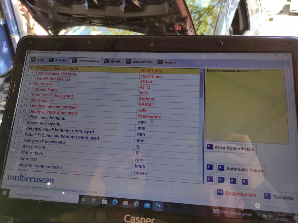 Hurdaya gidecek parçaları tamir edip, araç sahiplerini büyük masraftan kurtarıyor