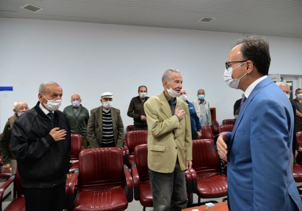 Vali Kızılkaya, yaşlıların hayır duasını aldı