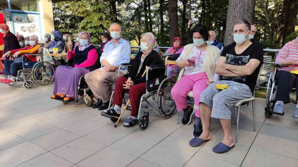 Hastanede moral konseri