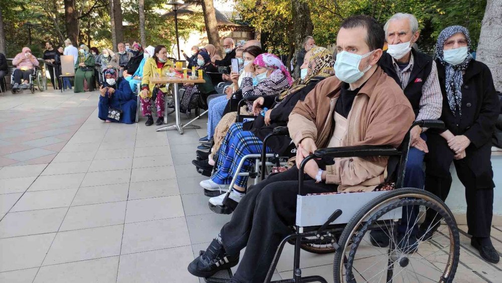 Hastanede moral konseri